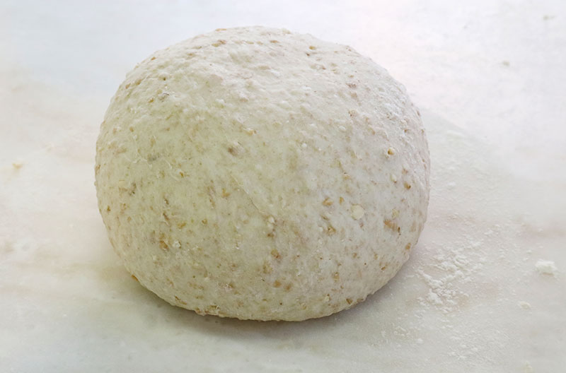 カタネベーカリー片根大輔シェフによる「ファーマーズブレッドレッスン」玄麦を挽いて、パンを作る