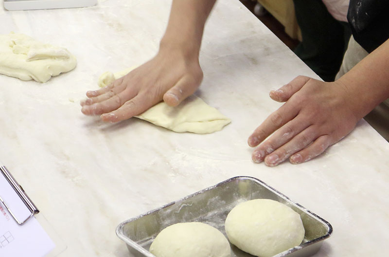 川島善行シェフの「nichinichi食パン」作り