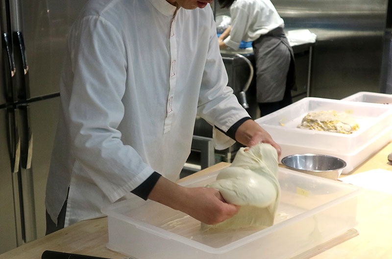 「nichinichi」川島善行シェフパン作り「ヨーグルトカンパーニュ」