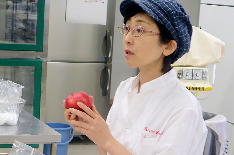 残りパンの簡単再生術・美味しいりんごでタタンプディング～お菓子教室「12菓月」近藤香苗先生